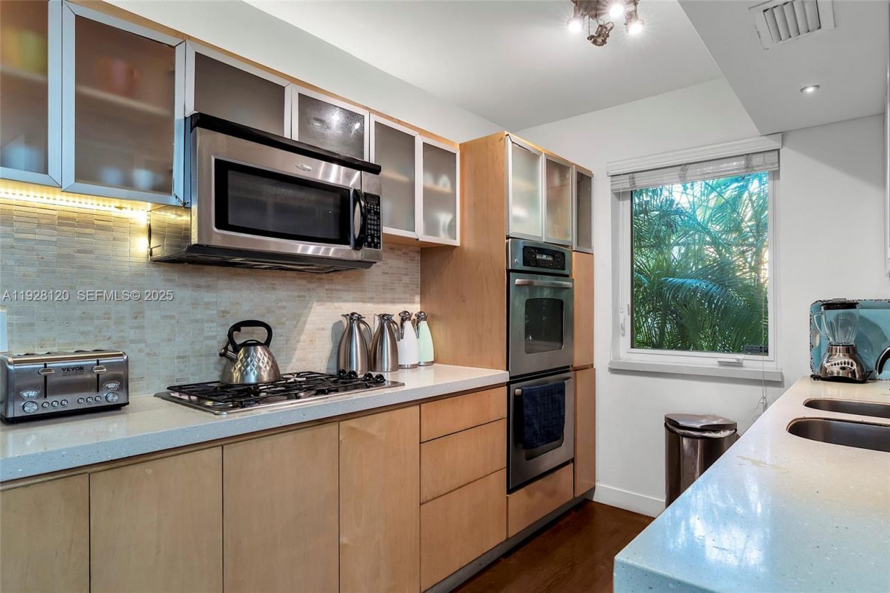 745-747 Lenox Ave, Miami Beach, FL 33139 Photo