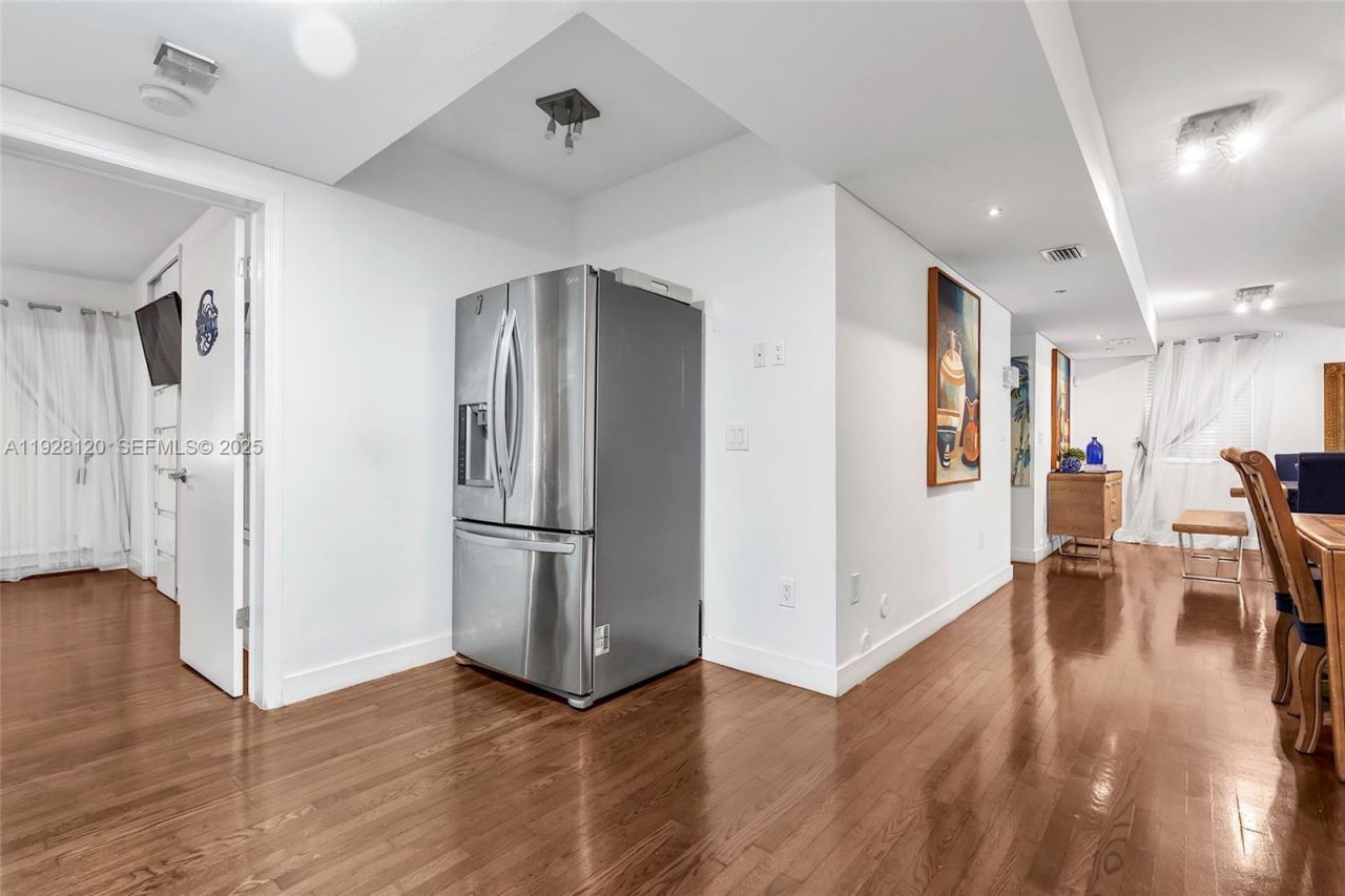 745-747 Lenox Ave, Miami Beach, FL 33139 Photo