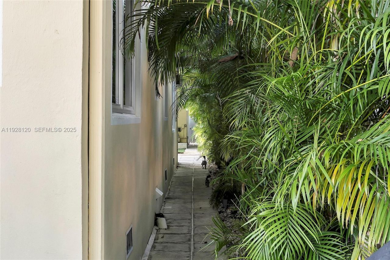 745-747 Lenox Ave, Miami Beach, FL 33139 Photo