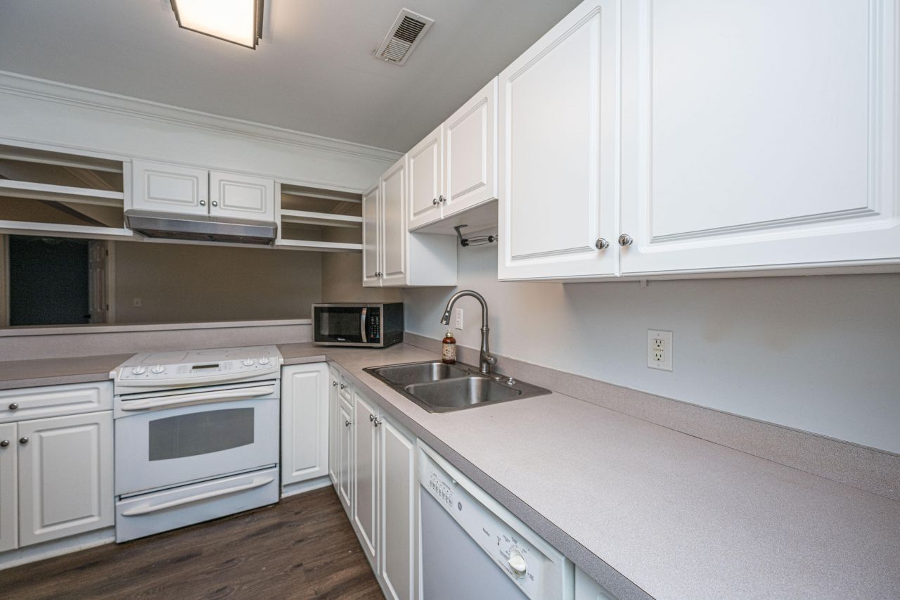 940 E Estates Boulevard Photo 17