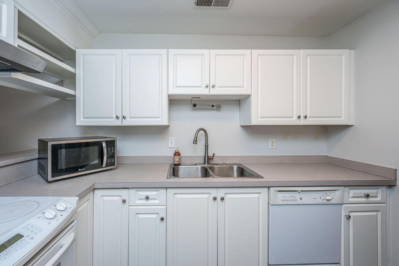 940 E Estates Boulevard Photo 18