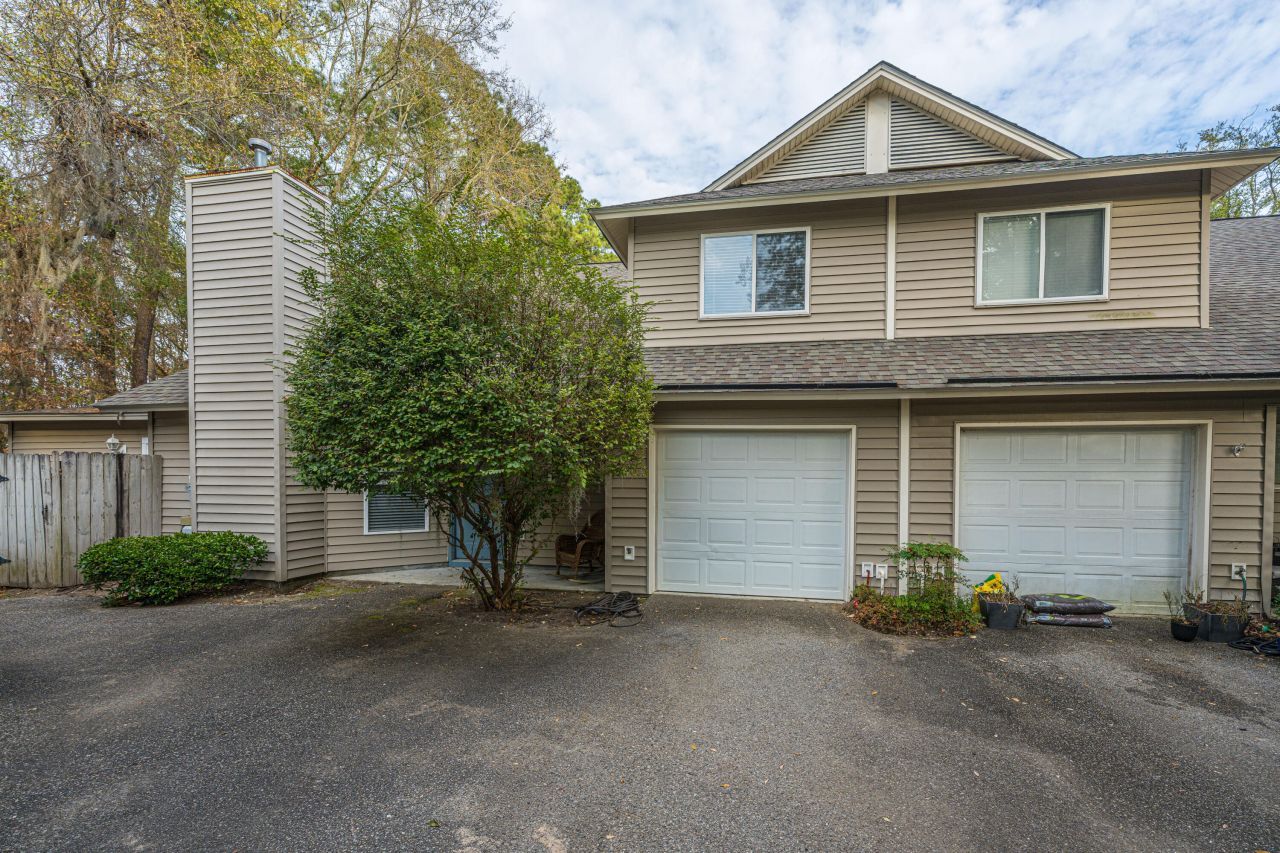 940 E Estates Boulevard Photo 4