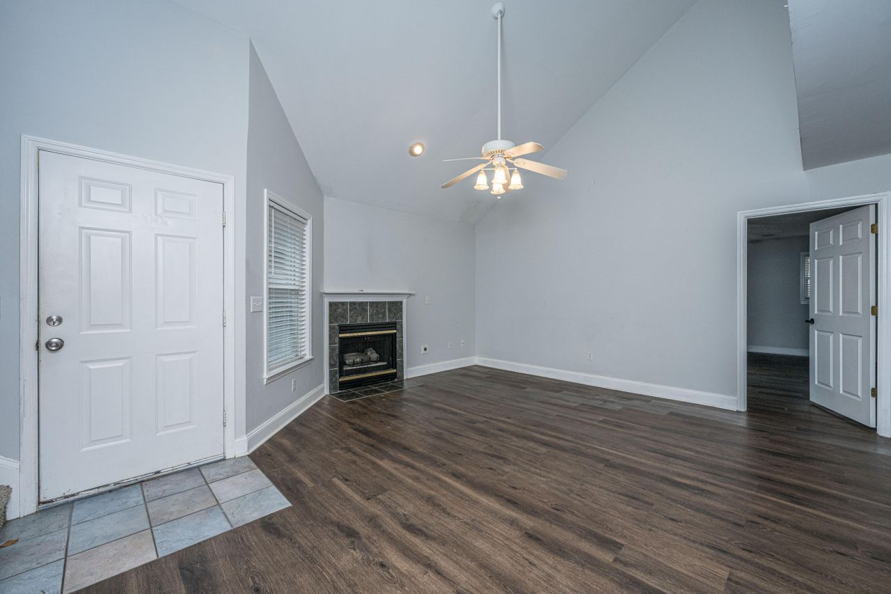 940 E Estates Boulevard Photo 7