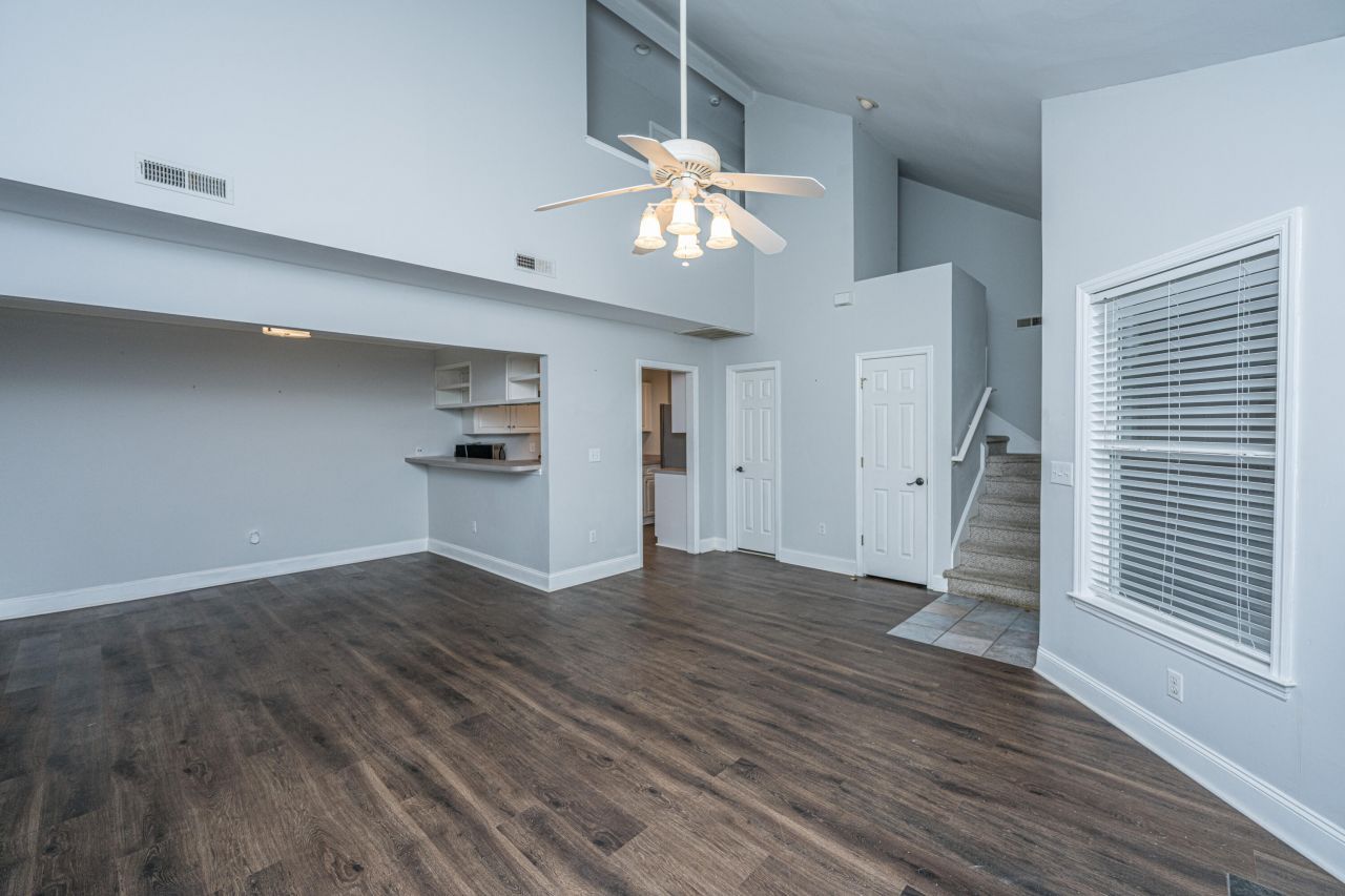 940 E Estates Boulevard Photo 8