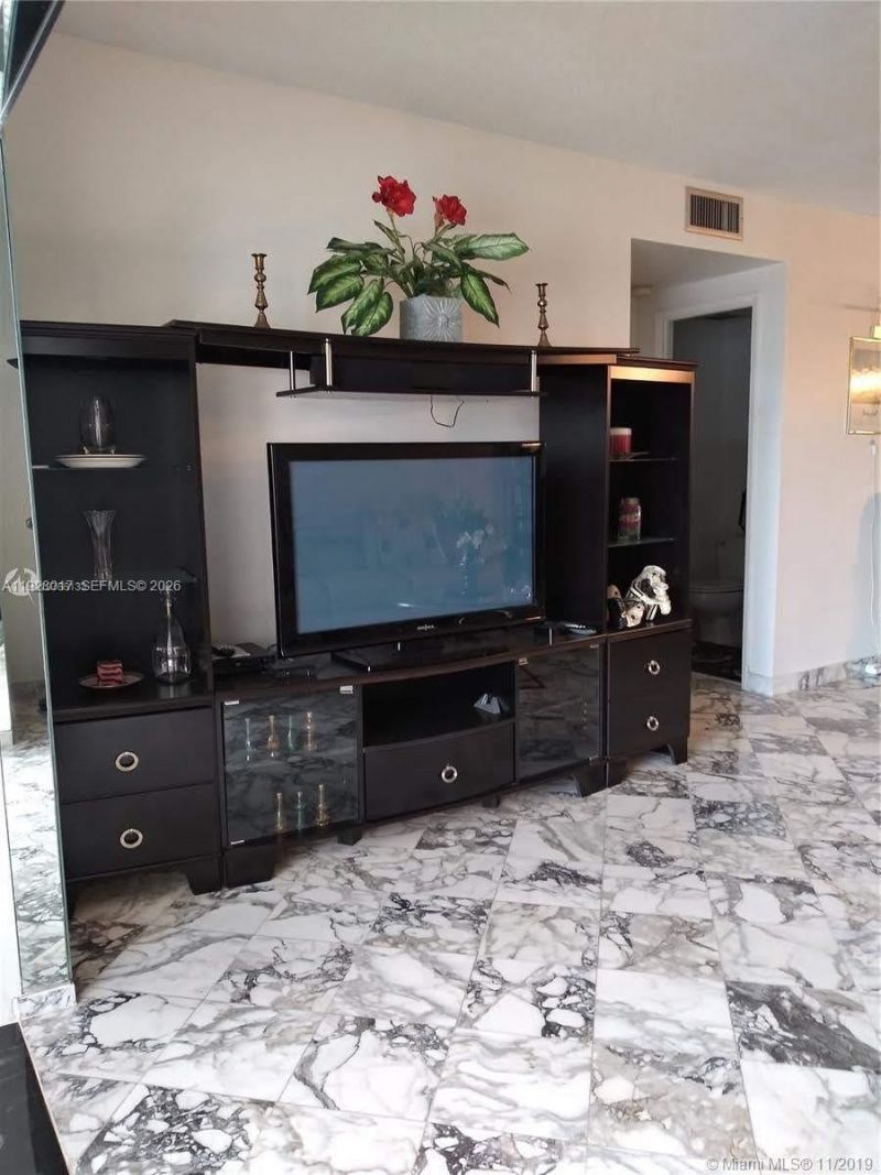 4330 Hillcrest Dr, Unit 405, Hollywood, FL 33021 Photo