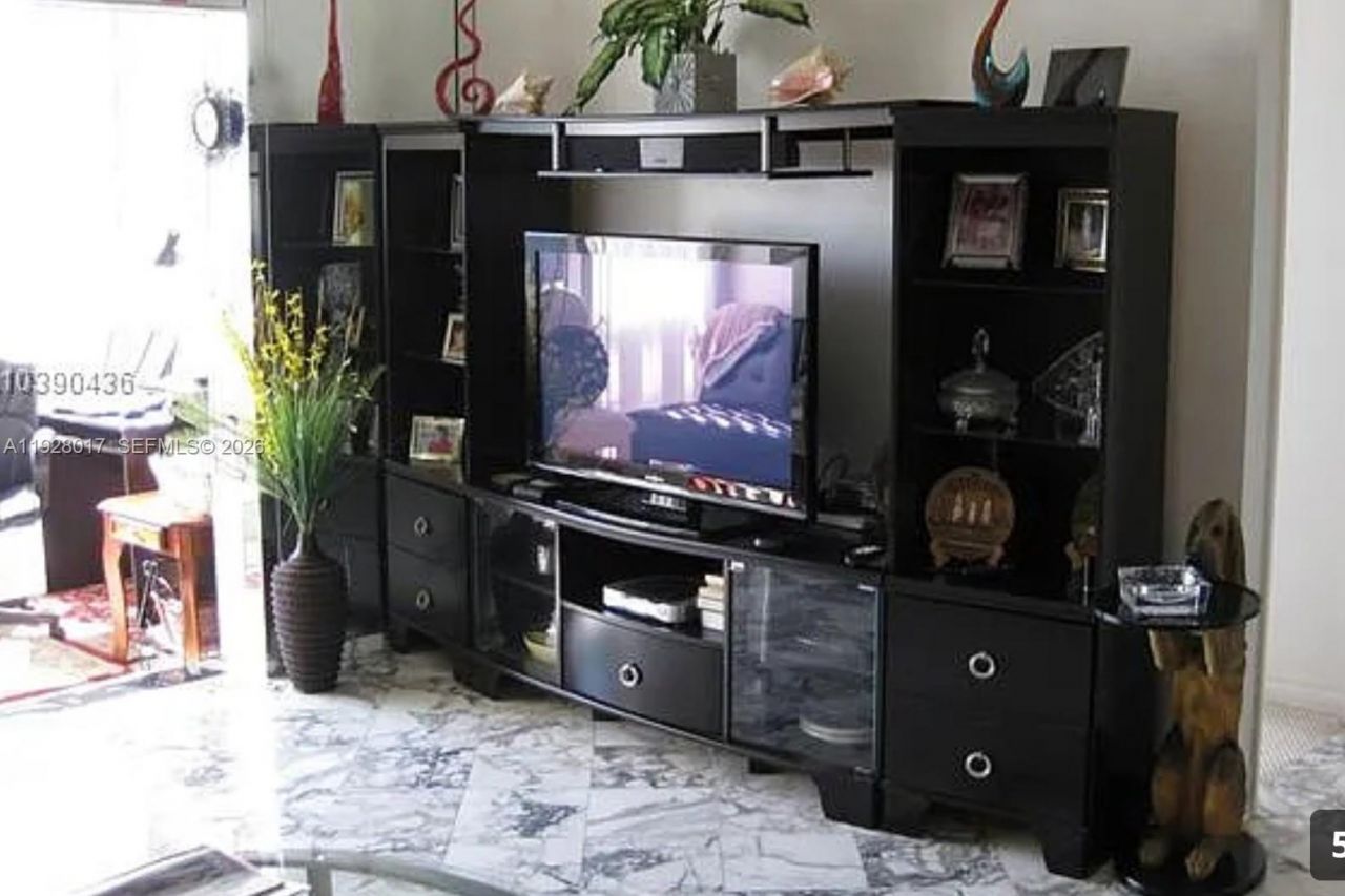 4330 Hillcrest Dr, Unit 405, Hollywood, FL 33021 Photo