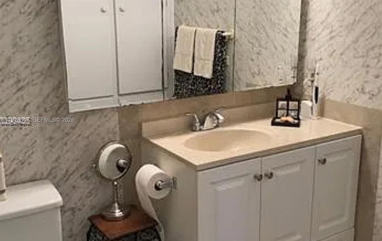 4330 Hillcrest Dr, Unit 405, Hollywood, FL 33021 Photo