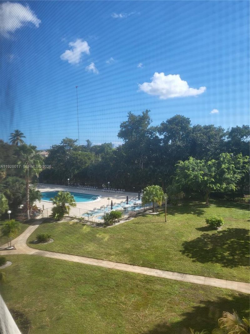 4330 Hillcrest Dr, Unit 405, Hollywood, FL 33021 Photo