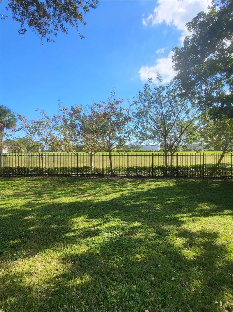 4330 Hillcrest Dr, Unit 405, Hollywood, FL 33021 Photo