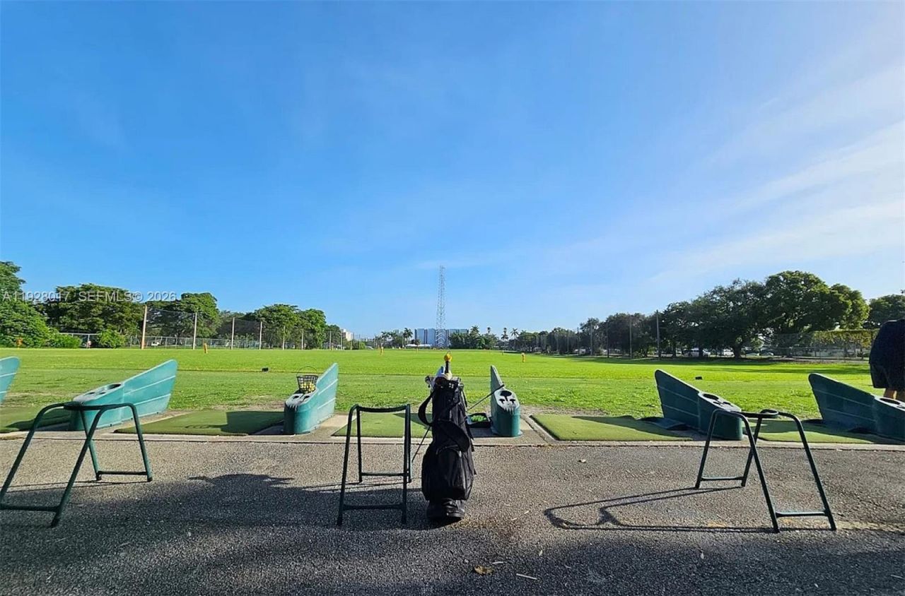 4330 Hillcrest Dr, Unit 405, Hollywood, FL 33021 Photo