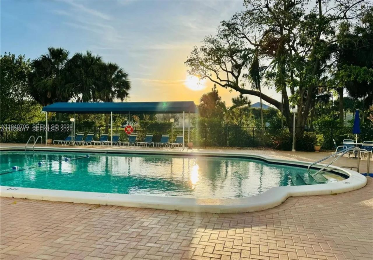 4330 Hillcrest Dr, Unit 405, Hollywood, FL 33021 Photo