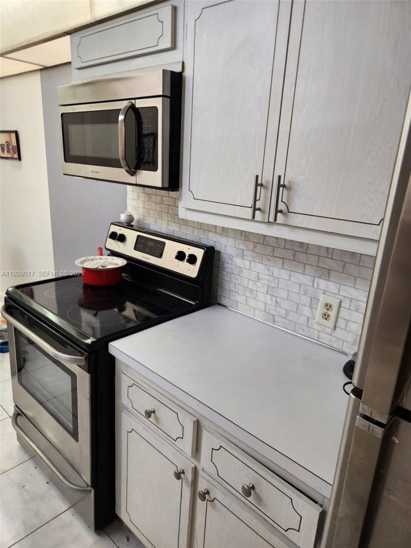 4330 Hillcrest Dr, Unit 405, Hollywood, FL 33021 Photo