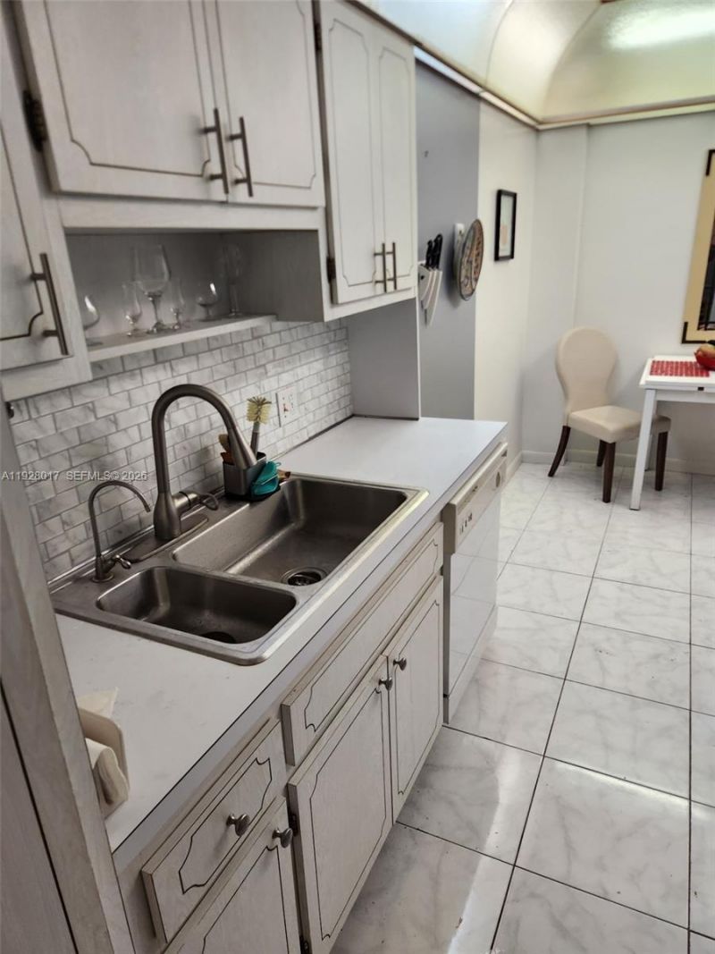 4330 Hillcrest Dr, Unit 405, Hollywood, FL 33021 Photo