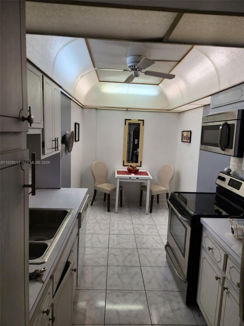 4330 Hillcrest Dr, Unit 405, Hollywood, FL 33021 Photo