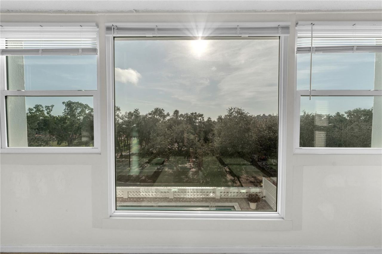 33 S Gulfstream Avenue, Unit 401, Sarasota, FL 34236 Photo