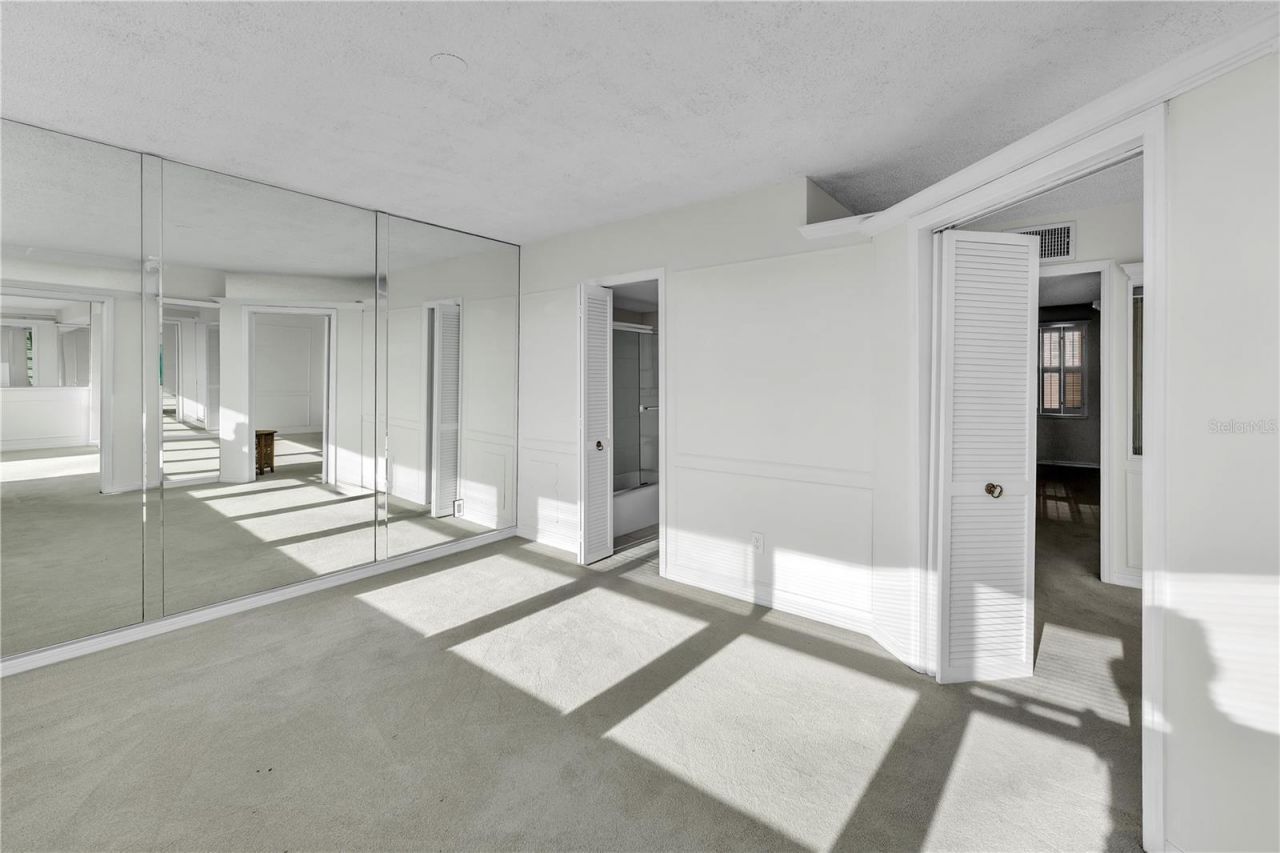 33 S Gulfstream Avenue, Unit 401, Sarasota, FL 34236 Photo