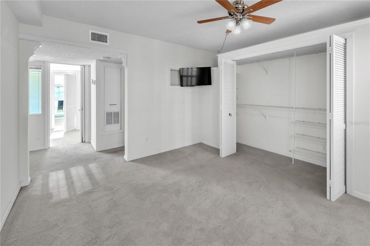 33 S Gulfstream Avenue, Unit 401, Sarasota, FL 34236 Photo