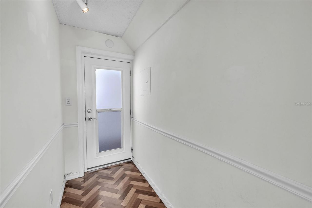 33 S Gulfstream Avenue, Unit 401, Sarasota, FL 34236 Photo