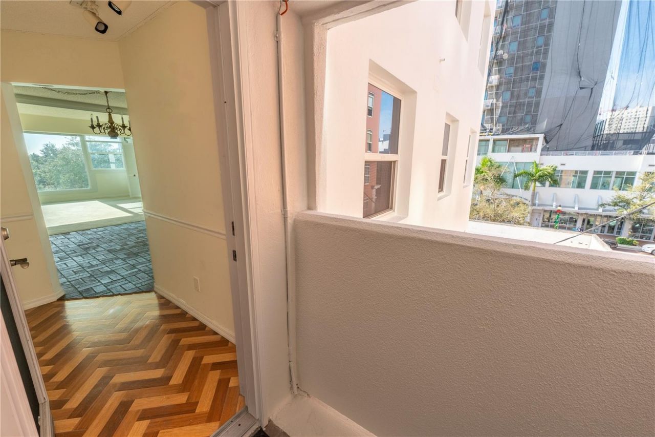 33 S Gulfstream Avenue, Unit 401, Sarasota, FL 34236 Photo