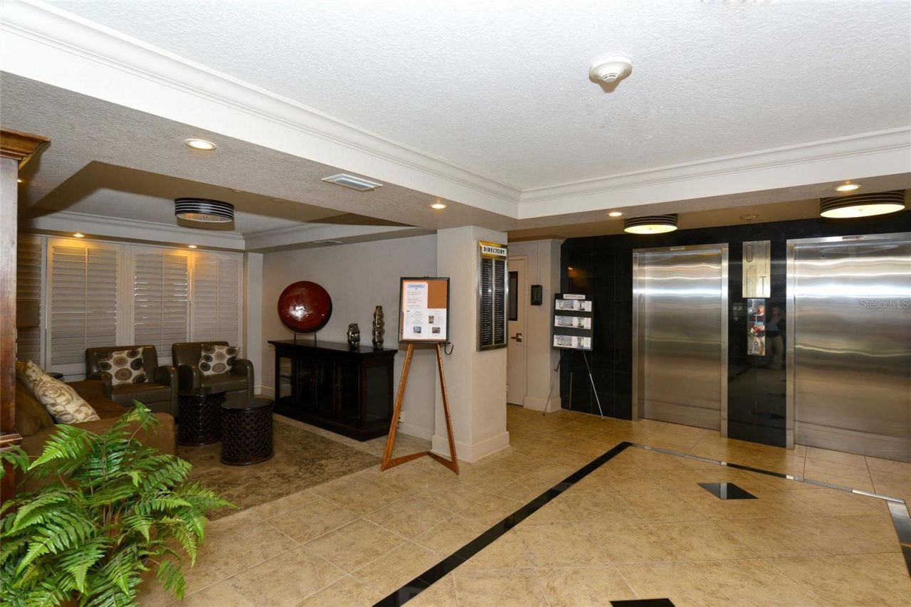 33 S Gulfstream Avenue, Unit 401, Sarasota, FL 34236 Photo