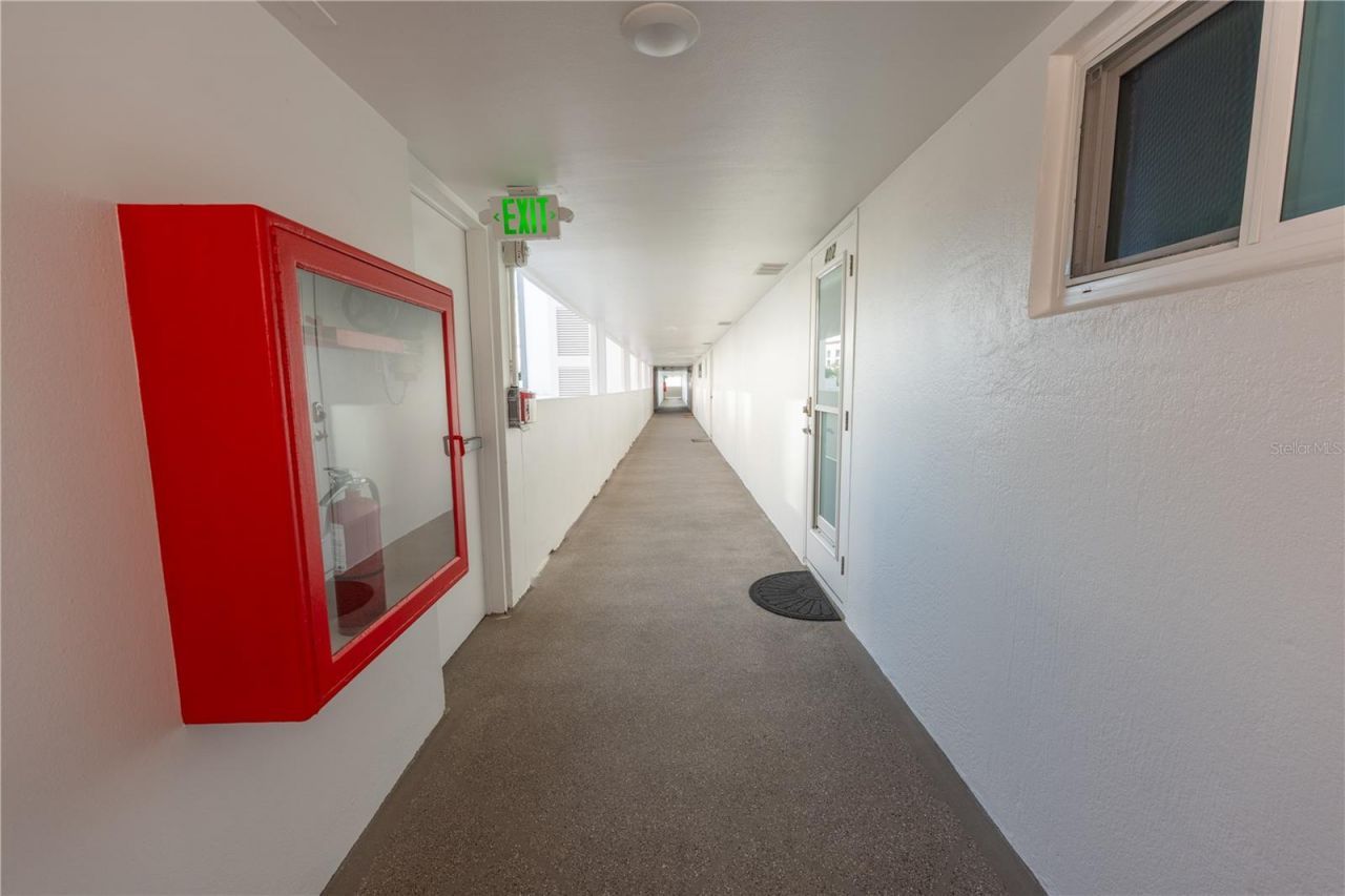 33 S Gulfstream Avenue, Unit 401, Sarasota, FL 34236 Photo