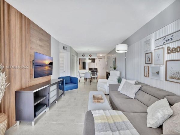 300 Golden Isles Dr, Unit 204, Hallandale Beach, FL 33009