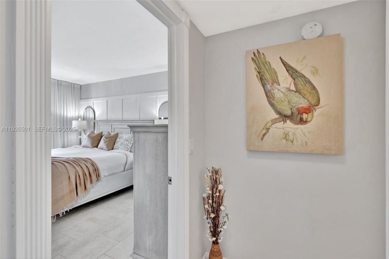 300 Golden Isles Dr, Unit 204, Hallandale Beach, FL 33009 Photo