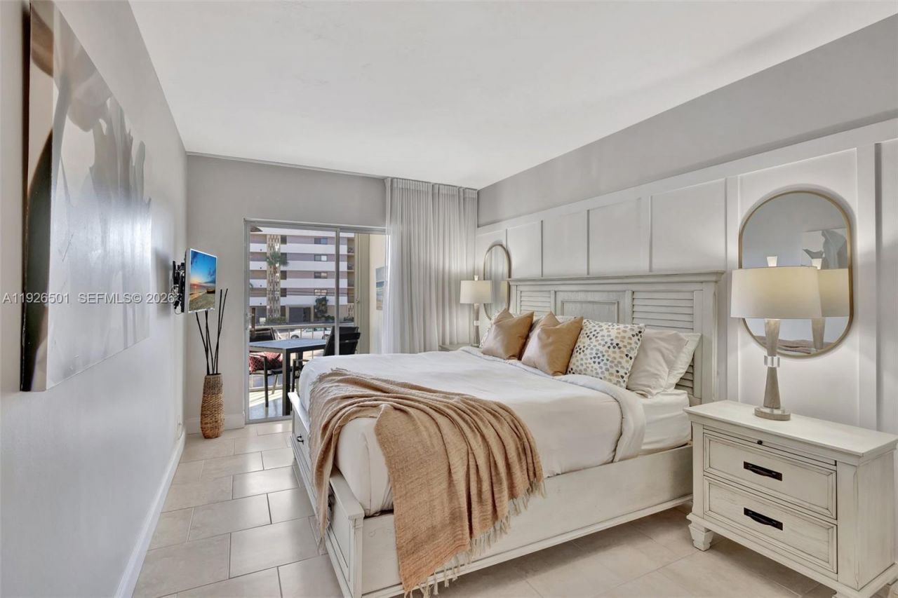 300 Golden Isles Dr, Unit 204, Hallandale Beach, FL 33009 Photo