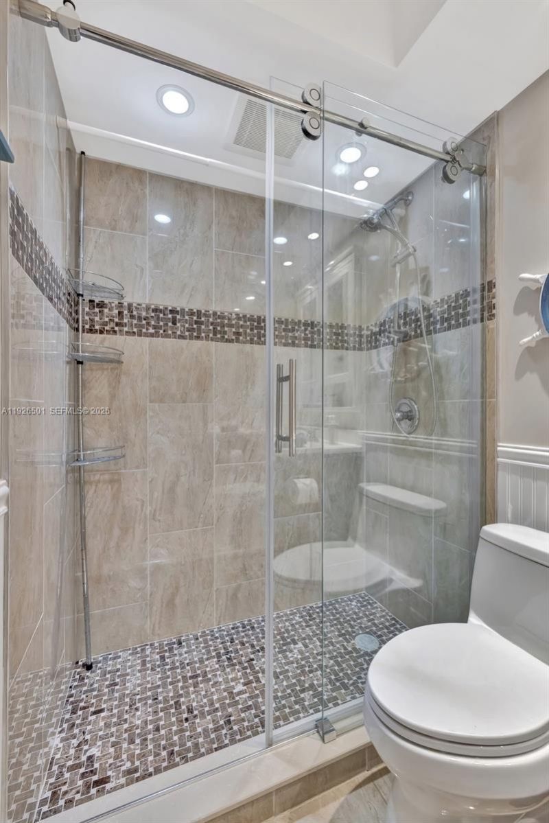 300 Golden Isles Dr, Unit 204, Hallandale Beach, FL 33009 Photo