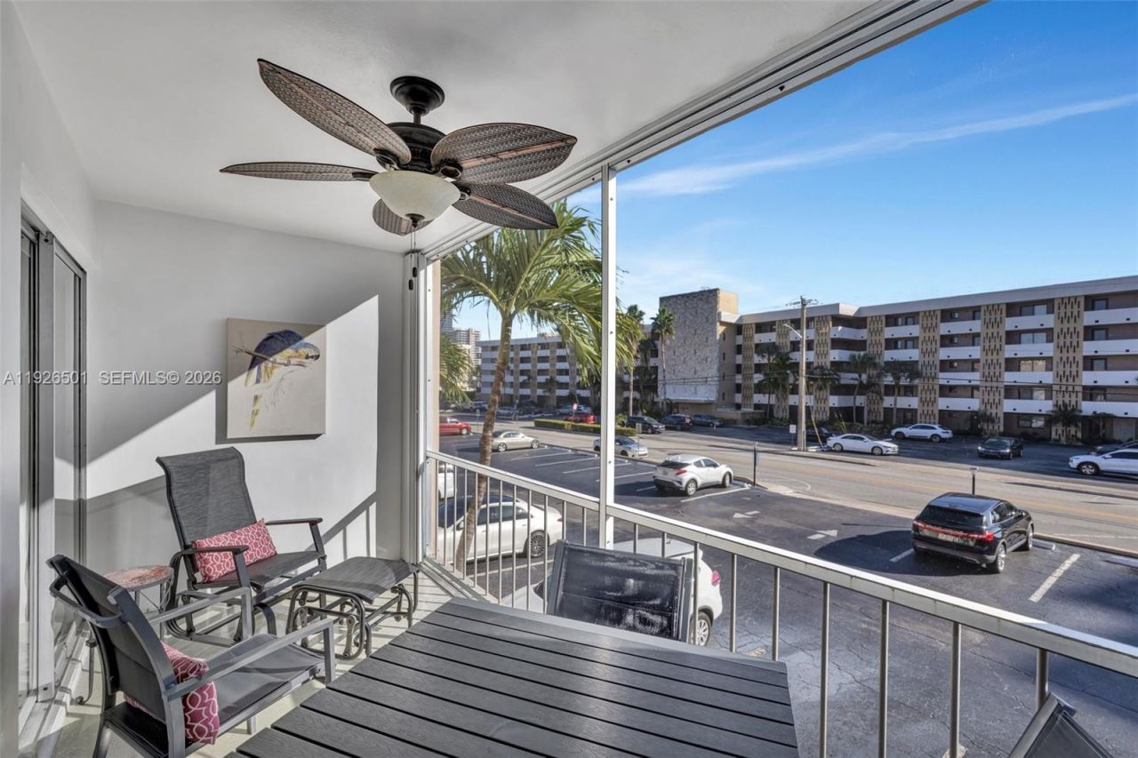 300 Golden Isles Dr, Unit 204, Hallandale Beach, FL 33009 Photo