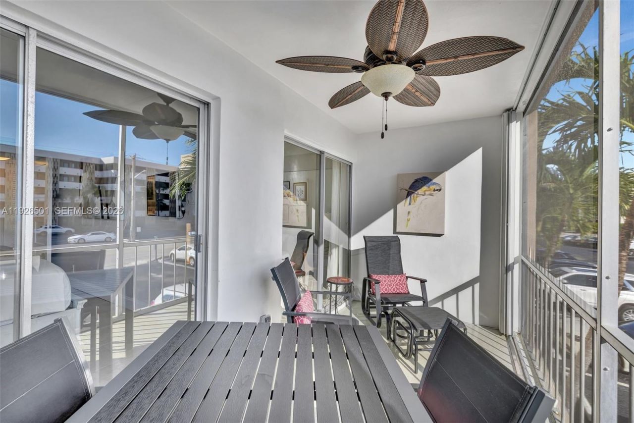 300 Golden Isles Dr, Unit 204, Hallandale Beach, FL 33009 Photo