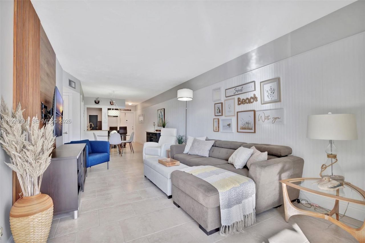 300 Golden Isles Dr, Unit 204, Hallandale Beach, FL 33009 Photo