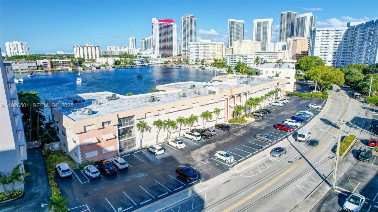 300 Golden Isles Dr, Unit 204, Hallandale Beach, FL 33009 Photo