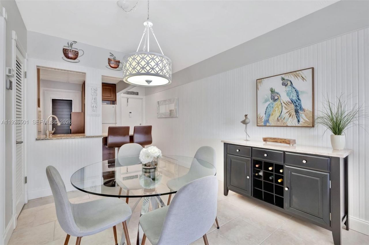 300 Golden Isles Dr, Unit 204, Hallandale Beach, FL 33009 Photo