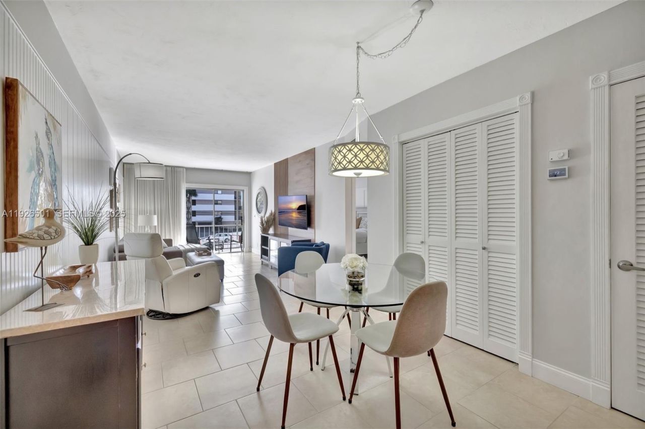 300 Golden Isles Dr, Unit 204, Hallandale Beach, FL 33009 Photo