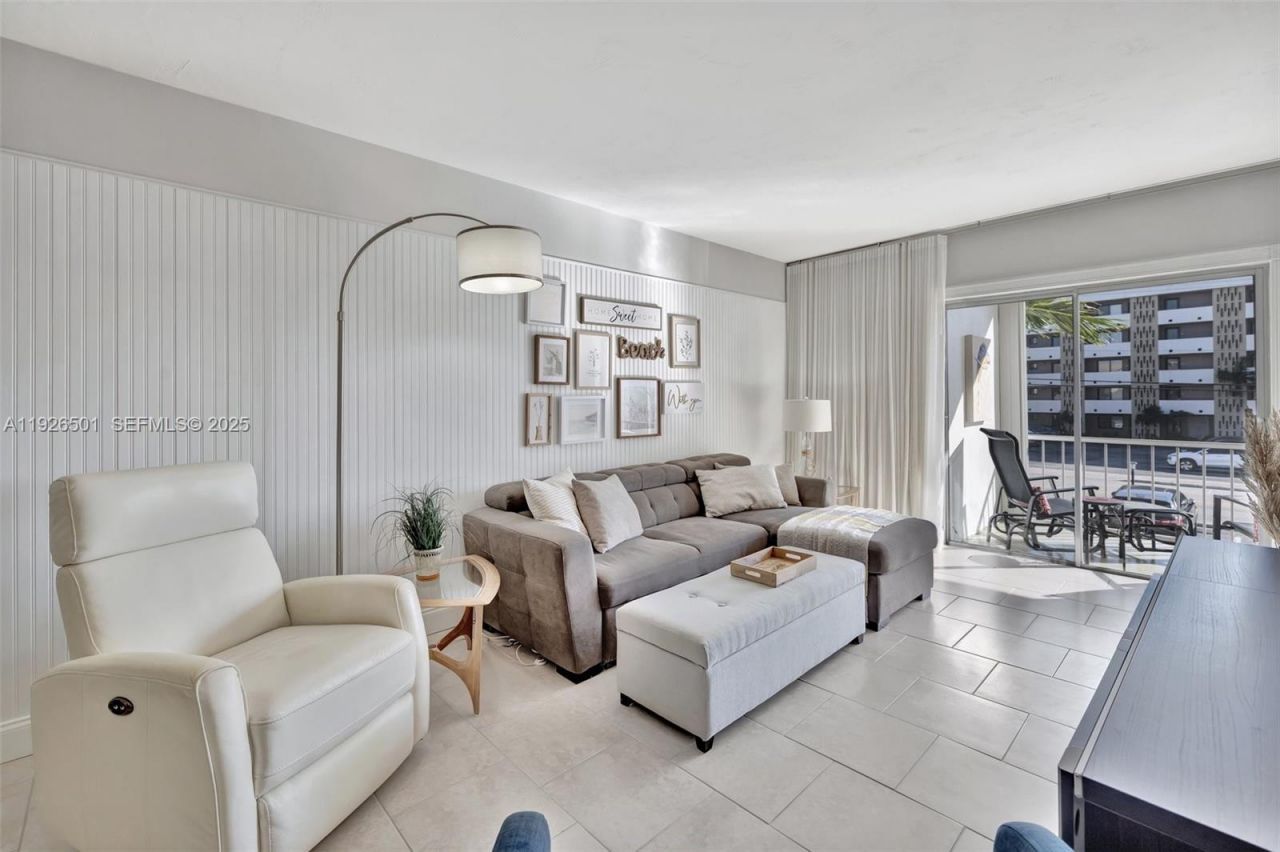 300 Golden Isles Dr, Unit 204, Hallandale Beach, FL 33009 Photo