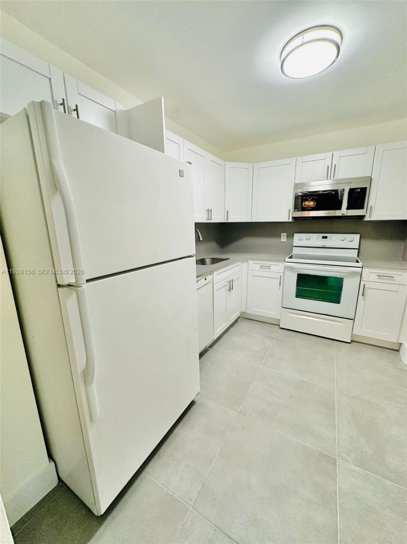 9273 Collins Ave, Unit 207, Surfside, FL 33154 Photo