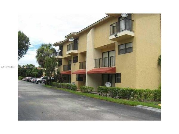 2997 Riverside Dr, Unit 212, Coral Springs, FL 33065
