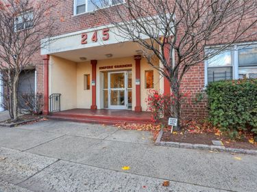 245 Bronx River Road, Unit 7C, Yonkers, NY 10704