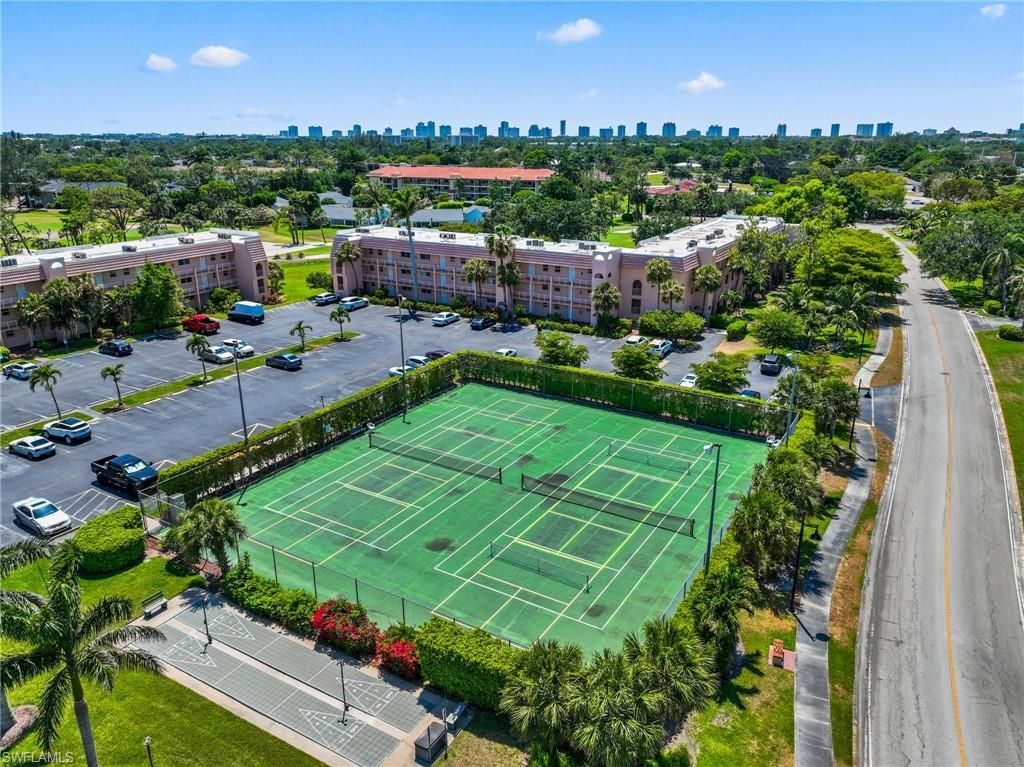 200 Forest Lakes Blvd, Unit 111, Naples, FL 34105 Photo
