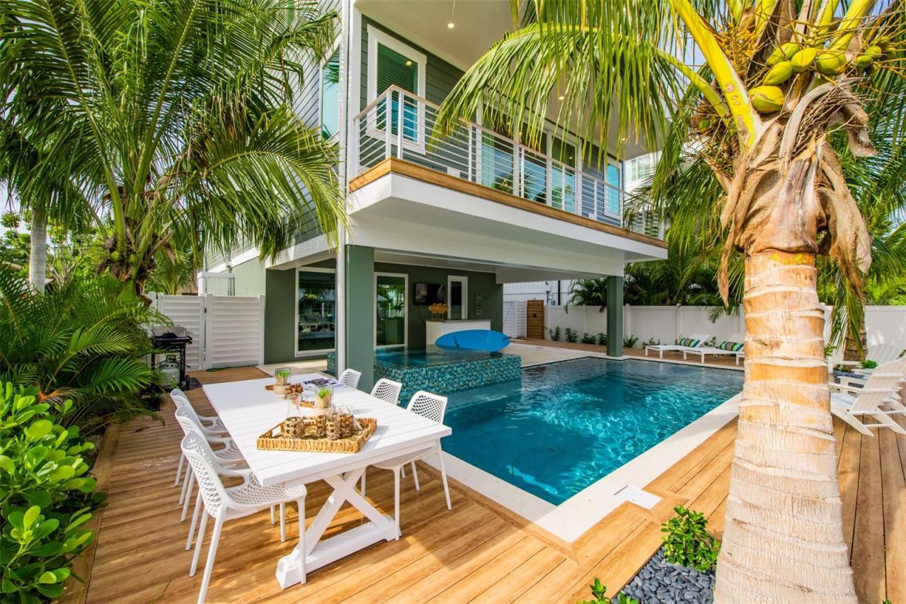 403 20th Place N, Bradenton Beach, FL 34217 Photo