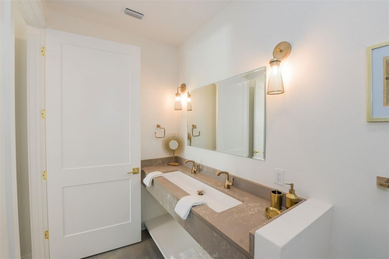 403 20th Place N, Bradenton Beach, FL 34217 Photo