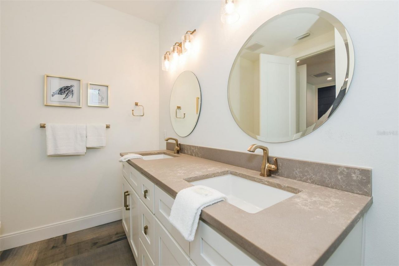 403 20th Place N, Bradenton Beach, FL 34217 Photo