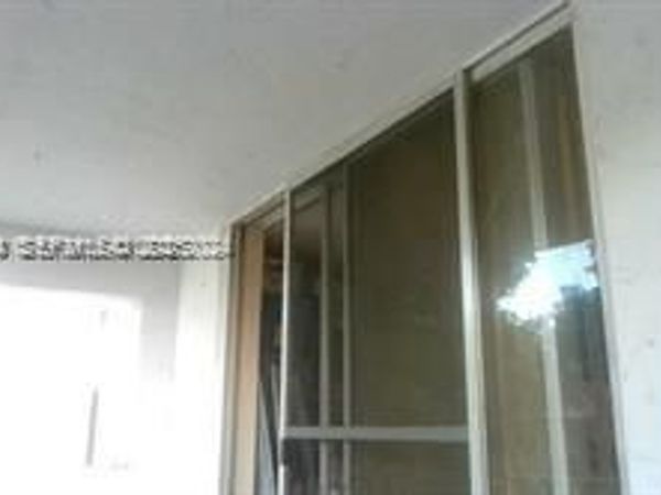 496 NW 165th St Rd, Unit D-314, Miami, FL 33169