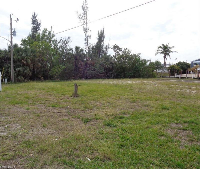 2947 Cussell Dr , Saint James City, FL 33956 Photo