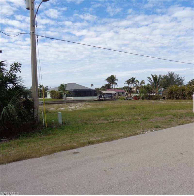 2947 Cussell Dr , Saint James City, FL 33956 Photo