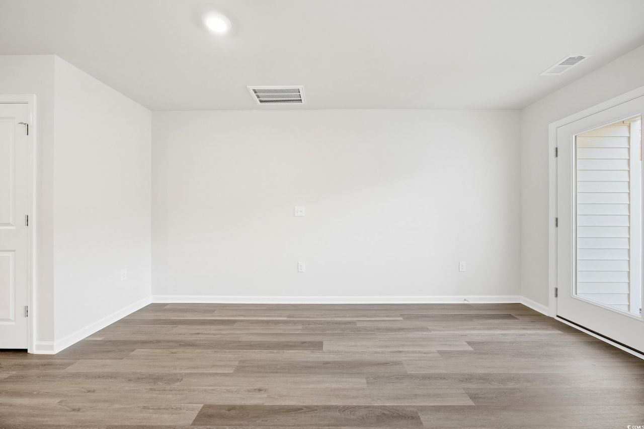 322 Honeystone St Photo 13