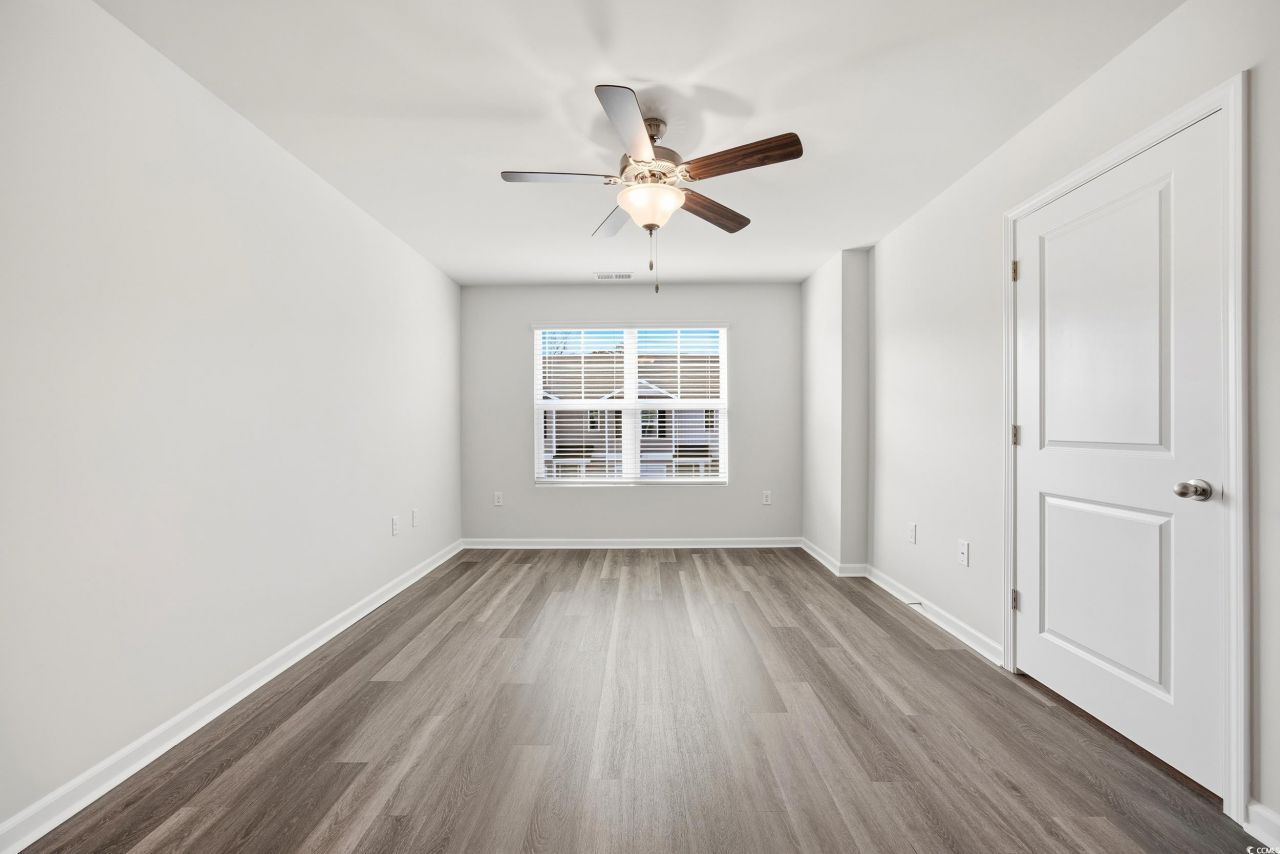 322 Honeystone St Photo 16