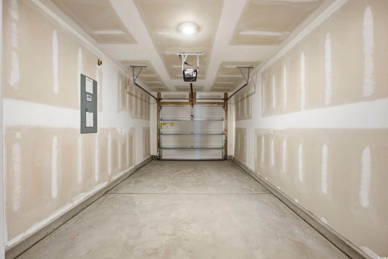 322 Honeystone St Photo 26