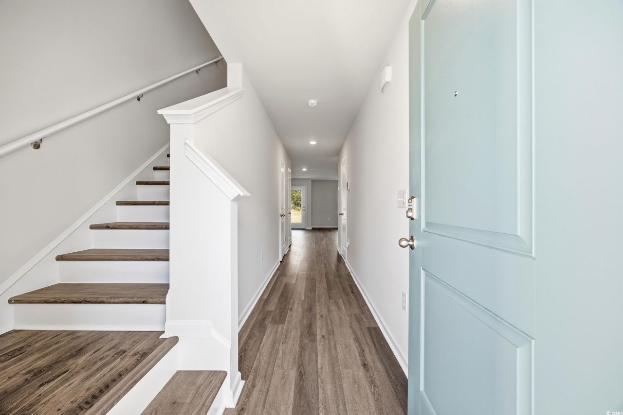 322 Honeystone St Photo 6